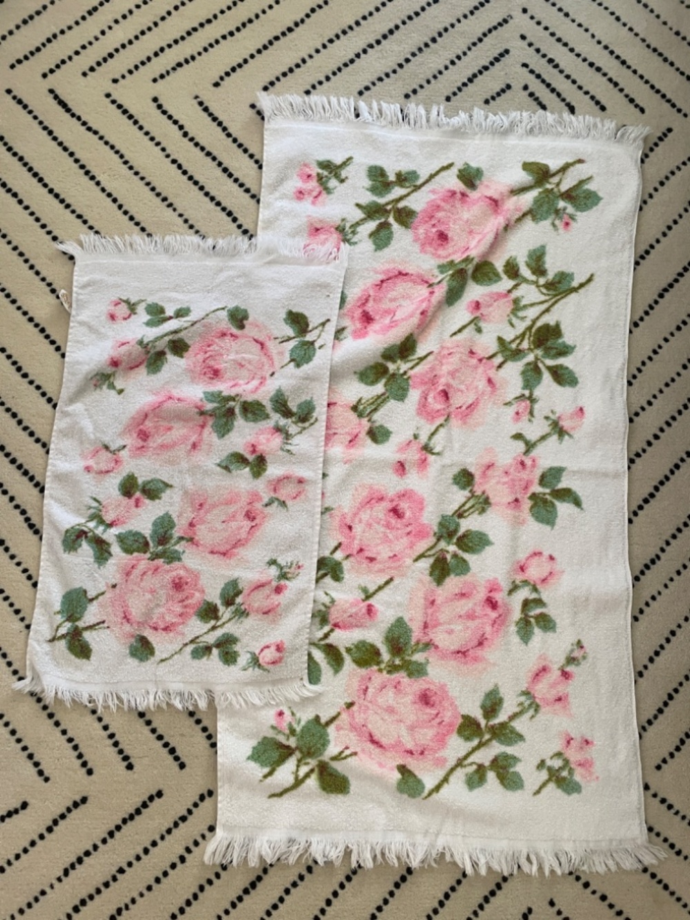 set of 2 vintage floral towels bath towel Cannon